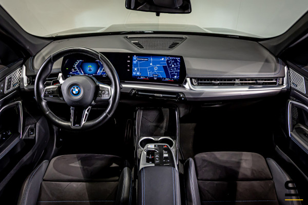 BMW iX1 XDrive30 Launch Edition 67 kWh|M-sport|Pano|H&K|NAP