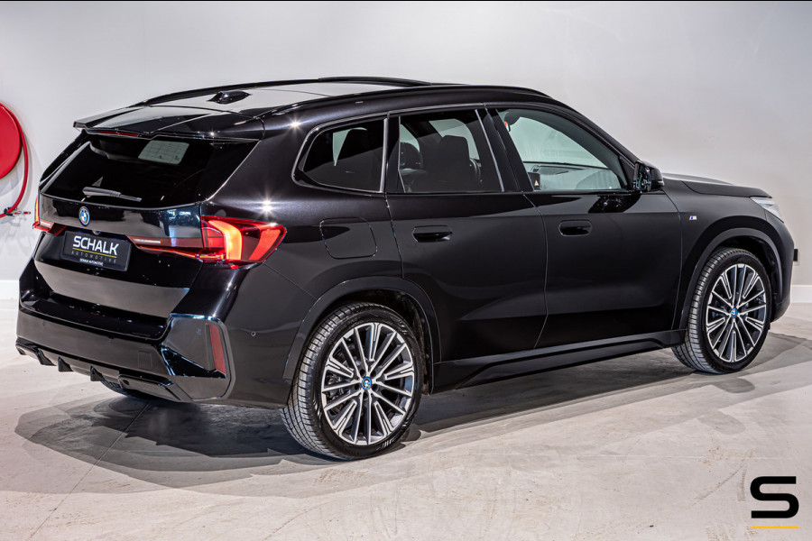 BMW iX1 XDrive30 Launch Edition 67 kWh|M-sport|Pano|H&K|NAP