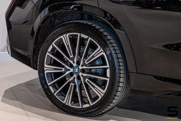 BMW iX1 XDrive30 Launch Edition 67 kWh|M-sport|Pano|H&K|NAP