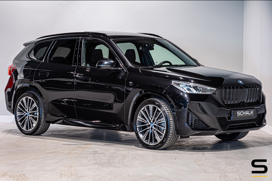 BMW iX1 XDrive30 Launch Edition 67 kWh|M-sport|Pano|H&K|NAP