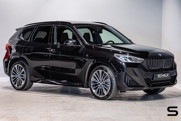 BMW iX1 XDrive30 Launch Edition 67 kWh|M-sport|Pano|H&K|NAP