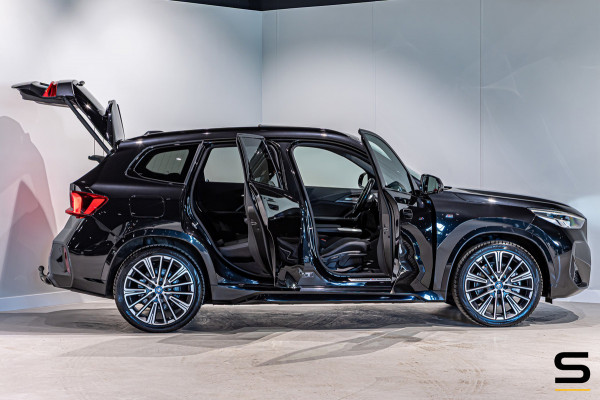 BMW iX1 XDrive30 Launch Edition 67 kWh|M-sport|Pano|H&K|NAP