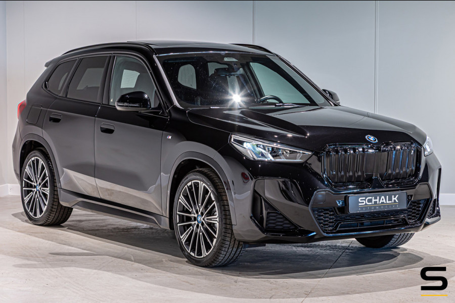 BMW iX1 XDrive30 Launch Edition 67 kWh|M-sport|Pano|H&K|NAP
