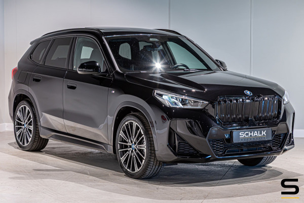 BMW iX1 XDrive30 Launch Edition 67 kWh|M-sport|Pano|H&K|NAP
