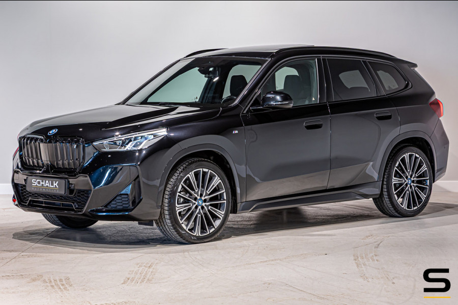 BMW iX1 XDrive30 Launch Edition 67 kWh|M-sport|Pano|H&K|NAP