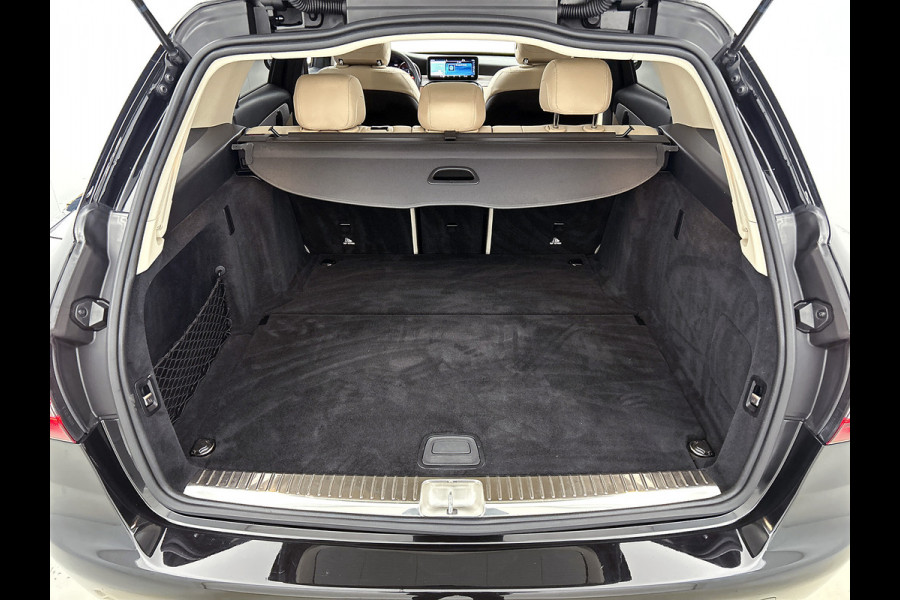 Mercedes-Benz C-Klasse Estate 180 Business Solution Avantgarde Trekhaak | Panoramadak | Multi spaaks lichtmetalen velgen | Navigatie | Parking support | Inclusief 24 maanden MB Certified garantie voor Europa.