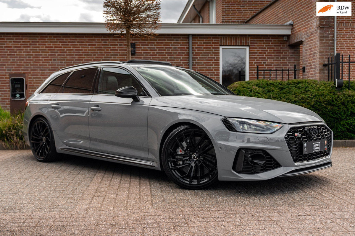 Audi RS4 Avant 2.9 TFSI Quattro | Keramisch | ACC | Carbon | Pano | B&O | 360 Camera | 20''