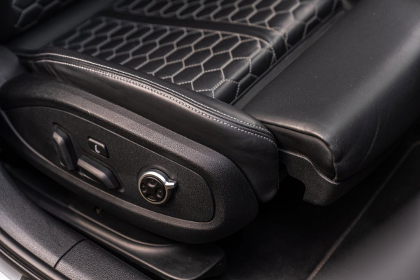 Audi RS4 Avant 2.9 TFSI Quattro | Keramisch | ACC | Carbon | Pano | B&O | 360 Camera | 20''