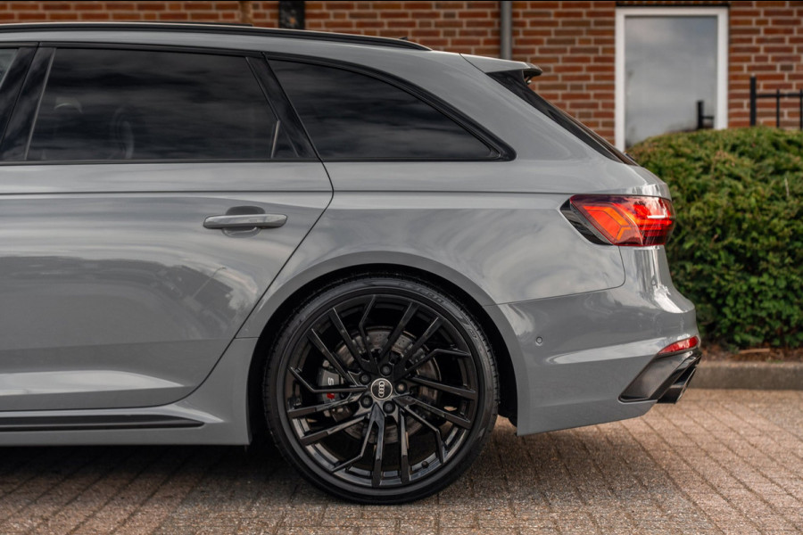 Audi RS4 Avant 2.9 TFSI Quattro | Keramisch | ACC | Carbon | Pano | B&O | 360 Camera | 20''