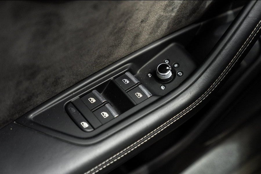 Audi RS4 Avant 2.9 TFSI Quattro | Keramisch | ACC | Carbon | Pano | B&O | 360 Camera | 20''