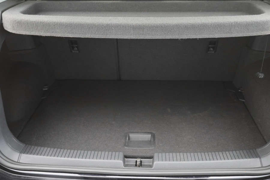 Volkswagen T-Cross 1.0 TSI Life ACC, Climate, Apple Carplay, Dodehoeksensor, PDC, 17"