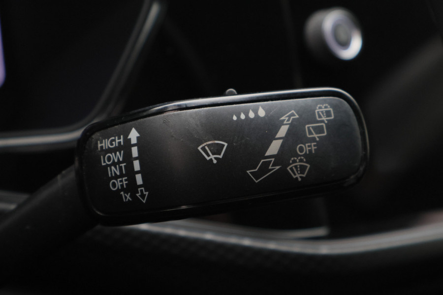 Volkswagen T-Cross 1.0 TSI Life ACC, Climate, Apple Carplay, Dodehoeksensor, PDC, 17"