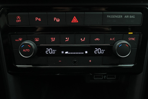 Volkswagen T-Cross 1.0 TSI Life ACC, Climate, Apple Carplay, Dodehoeksensor, PDC, 17"