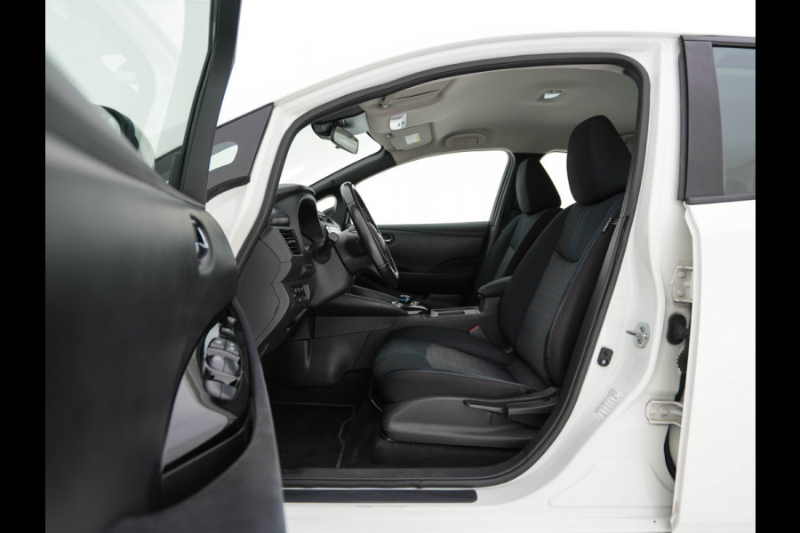 Nissan Leaf Acenta 40 kWh (INCL-BTW) Aut. *HEATPUMP | ADAPTIVE-CRUISE | KEYLESS | TOPVIEW | NAVI-FULLMAP | BLINDSPOT | DAB+ | HEATED-COMFORTSEATS | DIGI-COCKPIT | PRIVACYGLASS | 16"ALU*