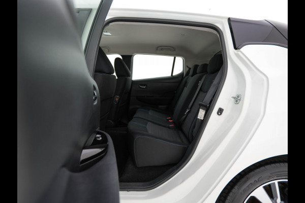 Nissan Leaf Acenta 40 kWh (INCL-BTW) Aut. *HEATPUMP | ADAPTIVE-CRUISE | KEYLESS | TOPVIEW | NAVI-FULLMAP | BLINDSPOT | DAB+ | HEATED-COMFORTSEATS | DIGI-COCKPIT | PRIVACYGLASS | 16"ALU*