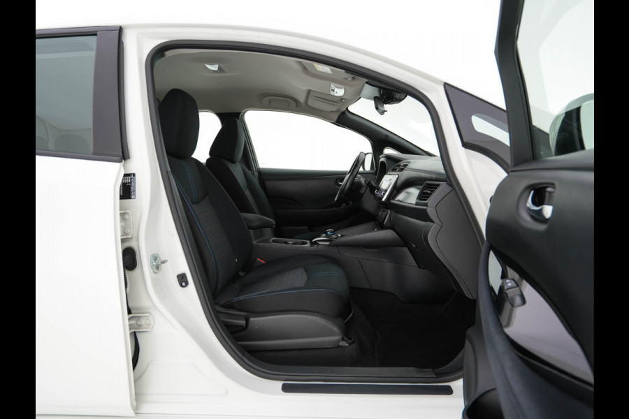 Nissan Leaf Acenta 40 kWh (INCL-BTW) Aut. *HEATPUMP | ADAPTIVE-CRUISE | KEYLESS | TOPVIEW | NAVI-FULLMAP | BLINDSPOT | DAB+ | HEATED-COMFORTSEATS | DIGI-COCKPIT | PRIVACYGLASS | 16"ALU*