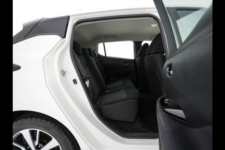 Nissan Leaf Acenta 40 kWh (INCL-BTW) Aut. *HEATPUMP | ADAPTIVE-CRUISE | KEYLESS | TOPVIEW | NAVI-FULLMAP | BLINDSPOT | DAB+ | HEATED-COMFORTSEATS | DIGI-COCKPIT | PRIVACYGLASS | 16"ALU*