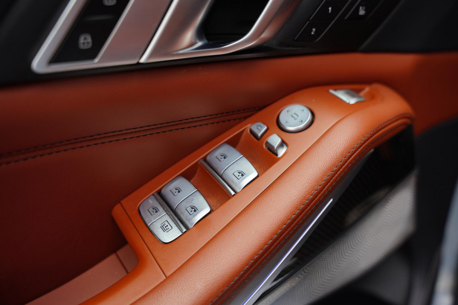 BMW X7 M 60 I X DRIVE 6 P / Individual / Sky Lounge / BTW