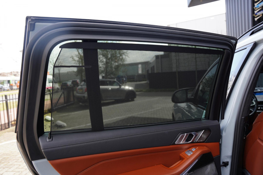 BMW X7 M 60 I X DRIVE 6 P / Individual / Sky Lounge / BTW