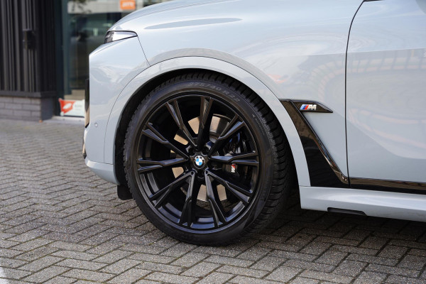 BMW X7 M 60 I X DRIVE 6 P / Individual / Sky Lounge / BTW