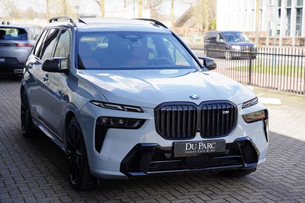BMW X7 M 60 I X DRIVE 6 P / Individual / Sky Lounge / BTW