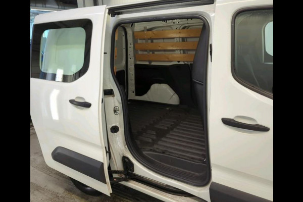 Peugeot Partner 1.2 Benzine 111PK Euro6 Premium / Airco / Navigatie / Cruise-ctr. / Schuifdeur + Raam / Radio multimedia / Apk nieuw