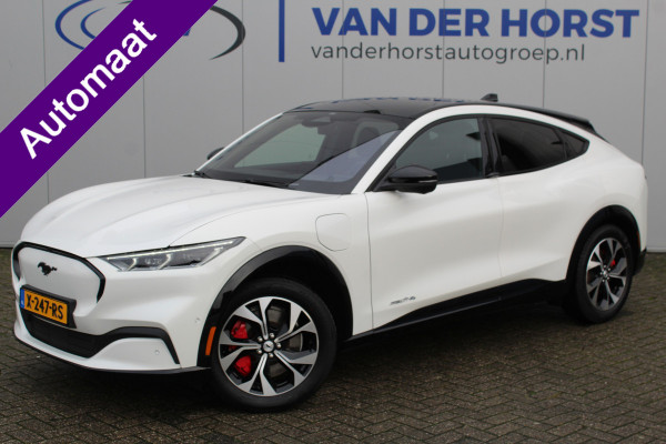 Ford Mustang Mach-E 75kWh/269pk AWD Premium AUTOMAAT volledig ELEKTRISCH ! Fabrieksgarantie t/m 01-03-2027 ! Panorama dak, Vierwielaandr., stoel-, stuur- en voorraamverwarming, technologie pakket II, panoramadak, navigatie, telefoonvoorb., winterpakket, parelmoer wit metallic, etc etc
