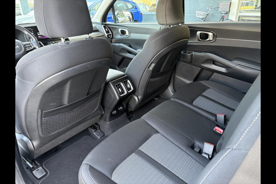 Kia Sorento 1.6 T-GDI Hybrid 2WD DynamicLine 7p. HEV | Trekhaak | Stoel- & Stuurverwarming | Achteruitrijcamera | Adaptive Cruise |