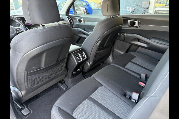 Kia Sorento 1.6 T-GDI Hybrid 2WD DynamicLine 7p. HEV | Trekhaak | Stoel- & Stuurverwarming | Achteruitrijcamera | Adaptive Cruise |