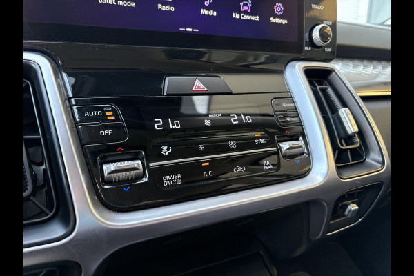 Kia Sorento 1.6 T-GDI Hybrid 2WD DynamicLine 7p. HEV | Trekhaak | Stoel- & Stuurverwarming | Achteruitrijcamera | Adaptive Cruise |