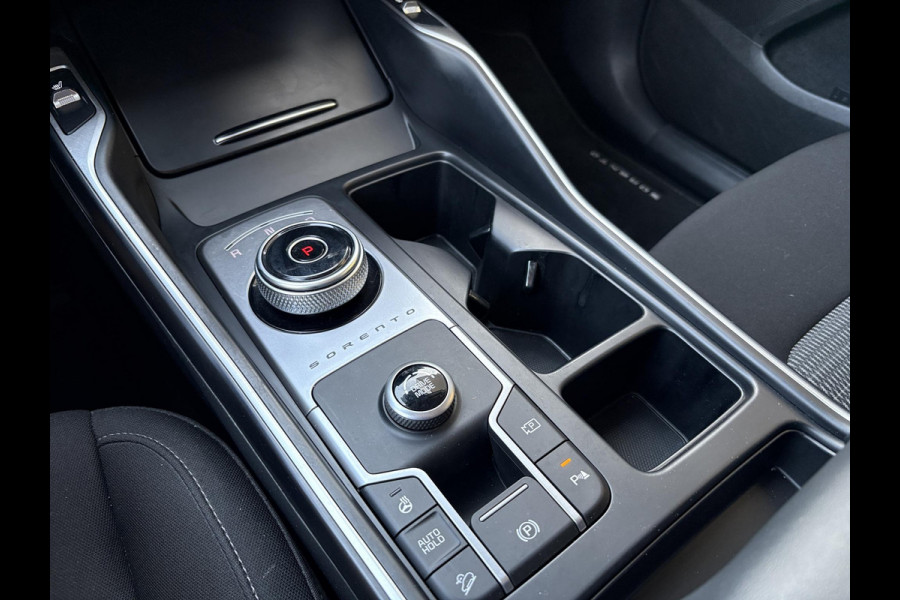 Kia Sorento 1.6 T-GDI Hybrid 2WD DynamicLine 7p. HEV | Trekhaak | Stoel- & Stuurverwarming | Achteruitrijcamera | Adaptive Cruise |