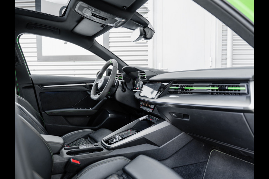 Audi RS3 Limousine 2.5 TFSI quattro | Keramisch | Panorama | Hulk