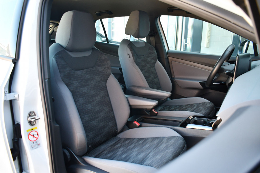 Volkswagen ID.4 Pro 77 kWh Trekhaak | 1e eig | ACC | Wit metallic
