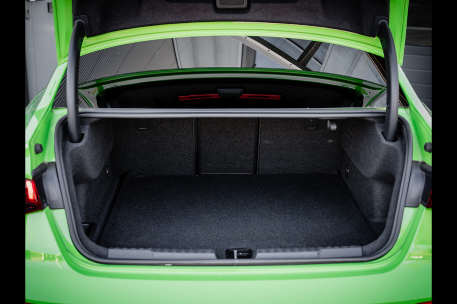 Audi RS3 Limousine 2.5 TFSI quattro | Keramisch | Panorama | Hulk