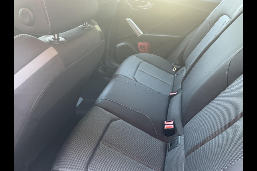 Audi Q2 35 TFSI S-Line Edition Navigatie Apple Carplay/Android auto Camera Climate Control Electrische kofferbak Adaptive Cruise control Parkeer sensoren