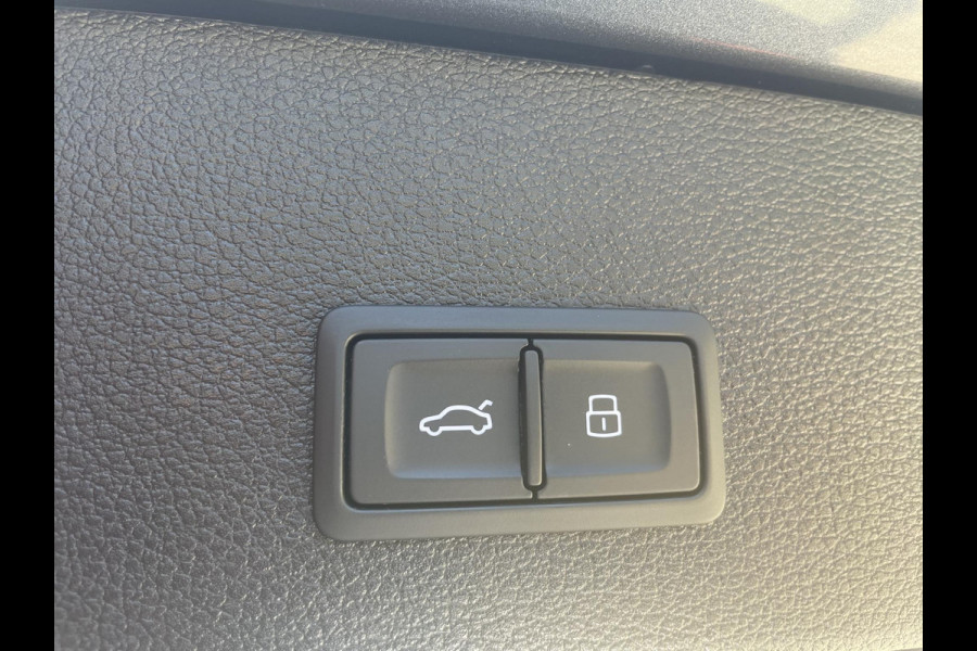 Audi Q2 35 TFSI S-Line Edition Navigatie Apple Carplay/Android auto Camera Climate Control Electrische kofferbak Adaptive Cruise control Parkeer sensoren