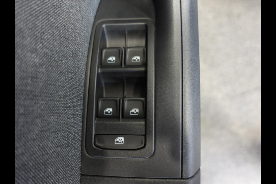 Seat Ateca 1.5 TSI Style Business Intense Airco Cruise Control Navigatie Virtual Cockpit Privacy Glass PDC VA Camera