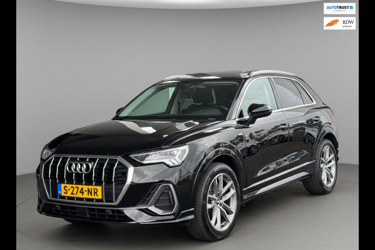 Audi Q3 35 TFSI S LINE edition one, panoramadak, stoelverwarming, digitaal cockpit , dealer onderhouden