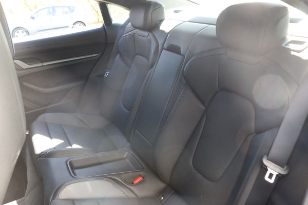 Porsche Taycan 4S Performance 84 kWh Sport Chrono-pakket | BOSE | 360° Camera | Stoelverw. | Panoramadak