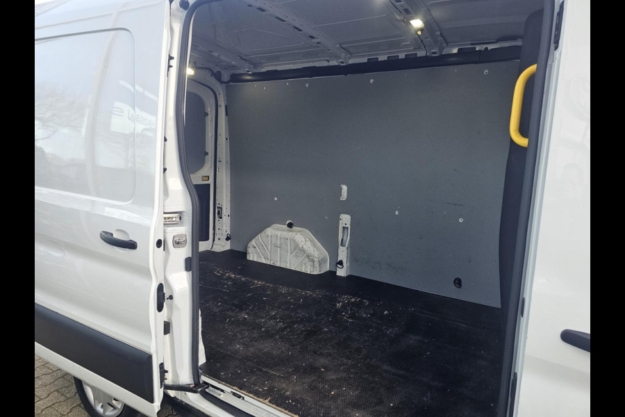Ford Transit 350 2.0 TDCI L2H2 Trend | Automaat | Camera | Trekhaak | Cruise control | Lane assist | Voorruitverwarming | Bijrijdersbank