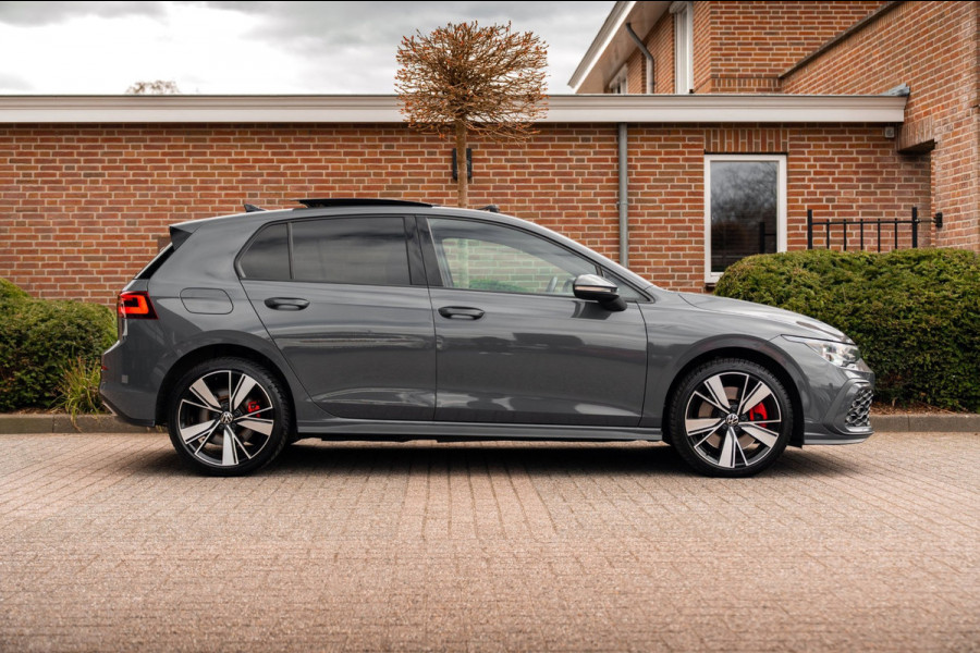 Volkswagen Golf 1.4 eHybrid GTE 245 PK Pano ACC IQ-Light Head-Up Stoelverwarming Camera 18''