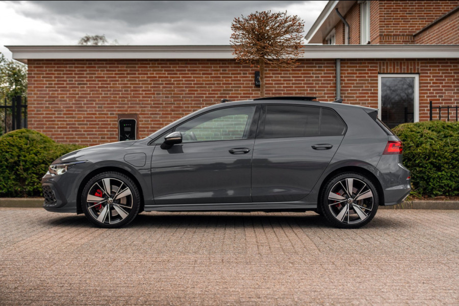 Volkswagen Golf 1.4 eHybrid GTE 245 PK Pano ACC IQ-Light Head-Up Stoelverwarming Camera 18''