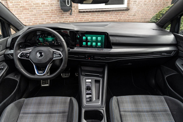 Volkswagen Golf 1.4 eHybrid GTE 245 PK Pano ACC IQ-Light Head-Up Stoelverwarming Camera 18''