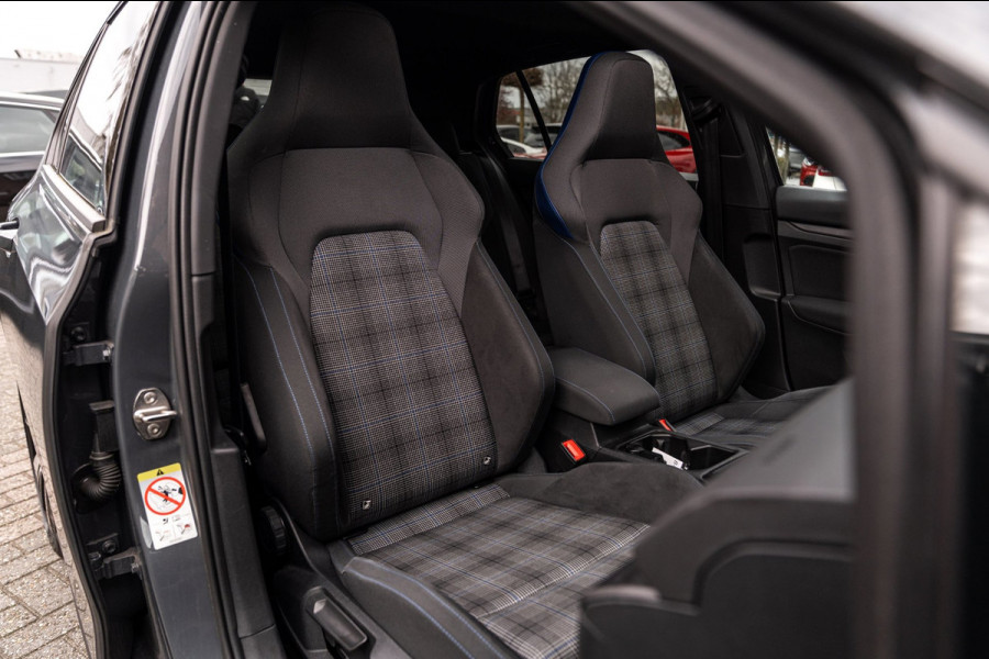 Volkswagen Golf 1.4 eHybrid GTE 245 PK Pano ACC IQ-Light Head-Up Stoelverwarming Camera 18''