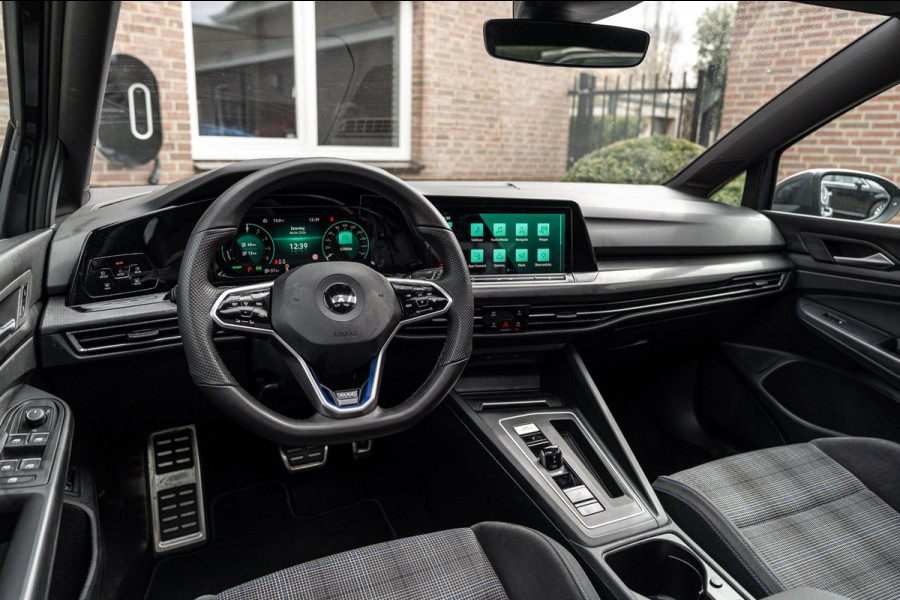 Volkswagen Golf 1.4 eHybrid GTE 245 PK Pano ACC IQ-Light Head-Up Stoelverwarming Camera 18''