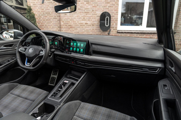 Volkswagen Golf 1.4 eHybrid GTE 245 PK Pano ACC IQ-Light Head-Up Stoelverwarming Camera 18''