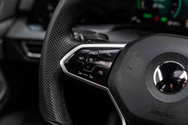 Volkswagen Golf 1.4 eHybrid GTE 245 PK Pano ACC IQ-Light Head-Up Stoelverwarming Camera 18''