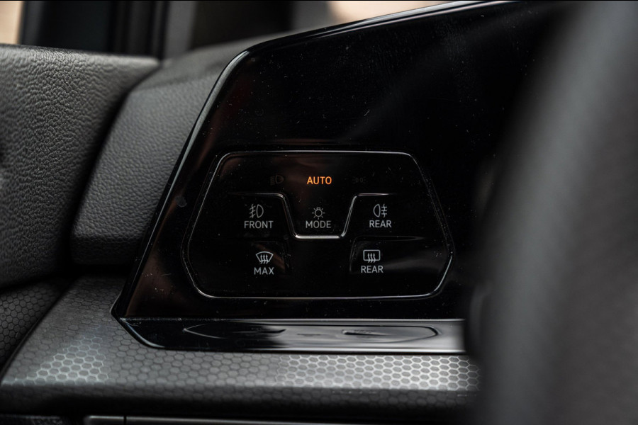 Volkswagen Golf 1.4 eHybrid GTE 245 PK Pano ACC IQ-Light Head-Up Stoelverwarming Camera 18''