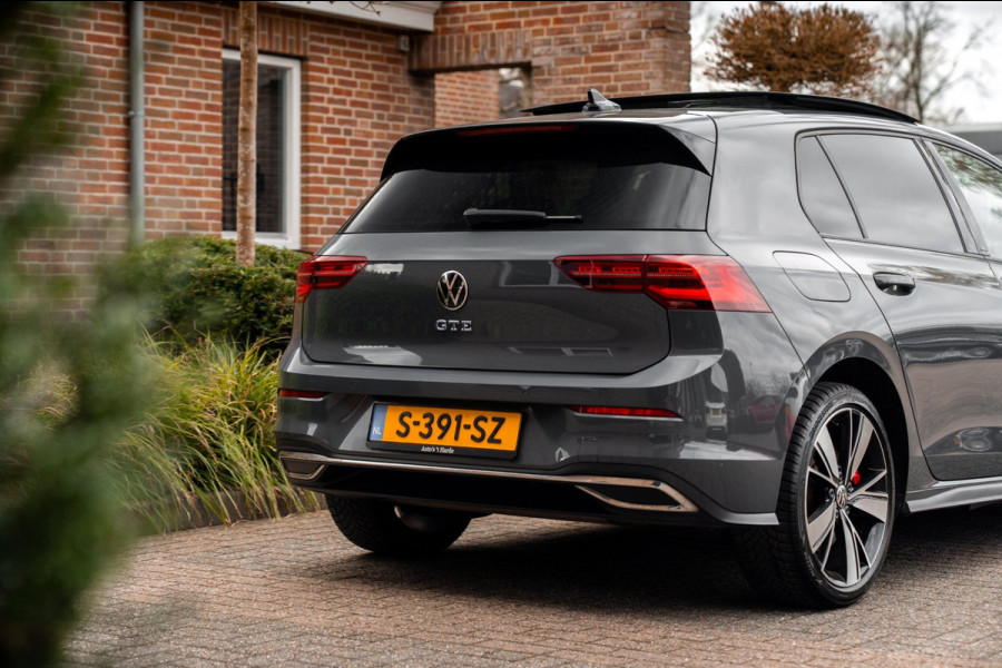 Volkswagen Golf 1.4 eHybrid GTE 245 PK Pano ACC IQ-Light Head-Up Stoelverwarming Camera 18''