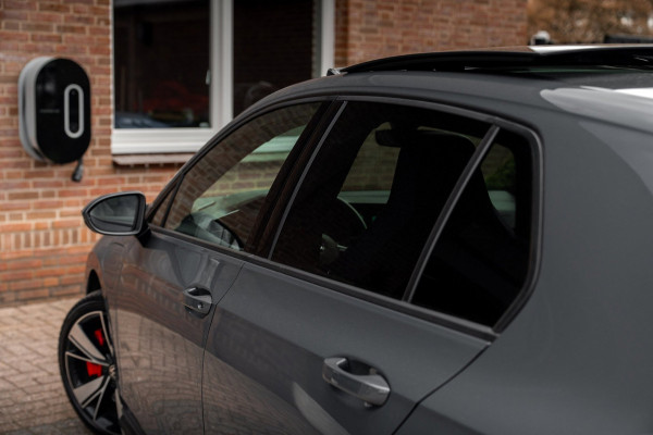 Volkswagen Golf 1.4 eHybrid GTE 245 PK Pano ACC IQ-Light Head-Up Stoelverwarming Camera 18''